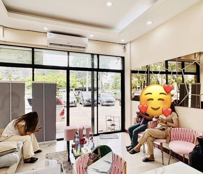 มุมด้านหน้าคลินิกในภาพจากเพจ KPB